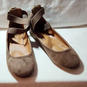 Refresh flats sz 6 M brown faux suede Justina NIB